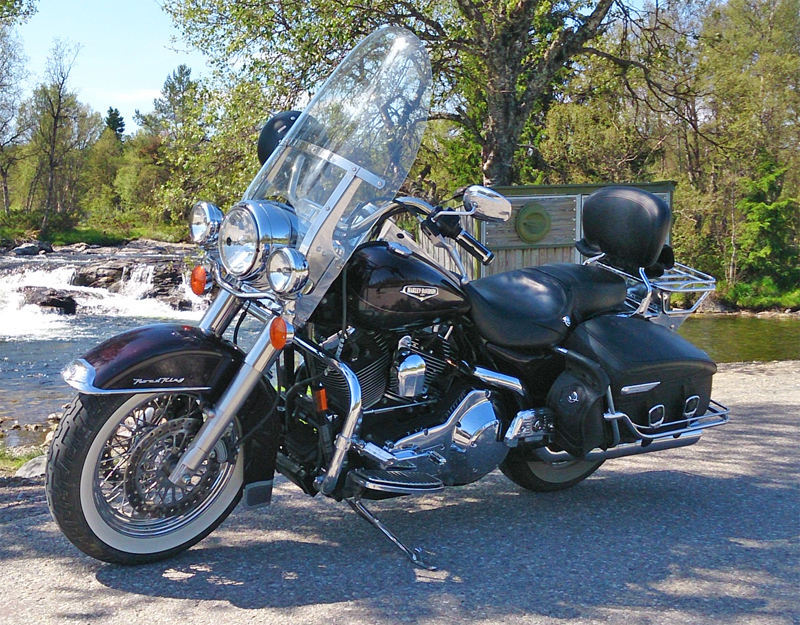 Harley Davidson Road King FLHR stulen i Möklinta norr om Sala