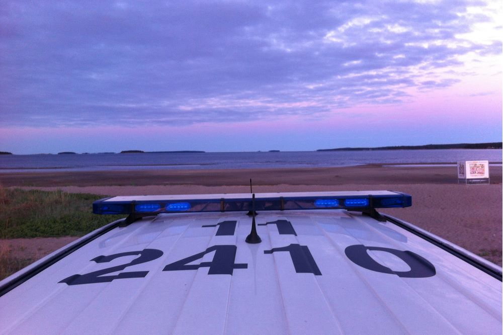 Polisbil vid Piteå havsbad