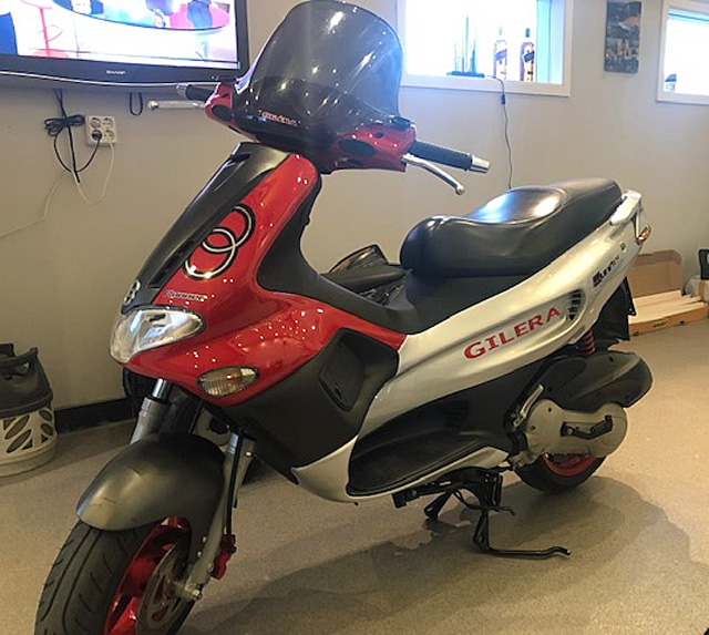 Mc scooter Piaggio Runner FXR 180 stulen i Göteborg