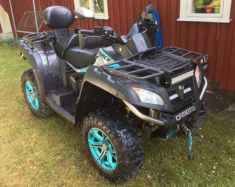 Svart fyrhjuling CF-Moto 800 Terralander med plogblad stulen i Storvik, mellan Sandviken och Hofors