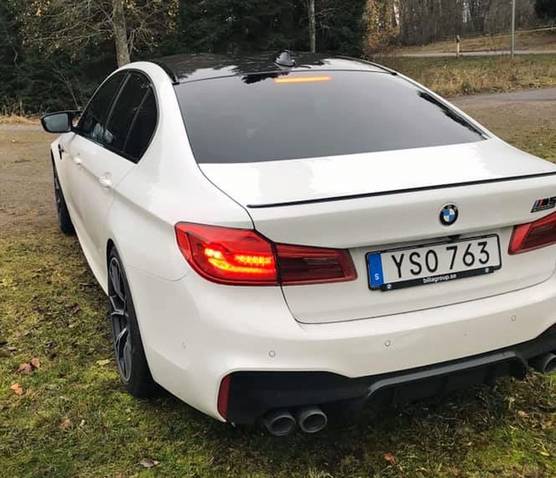 Vit BMW M5 Competition stulen i Tidaholm