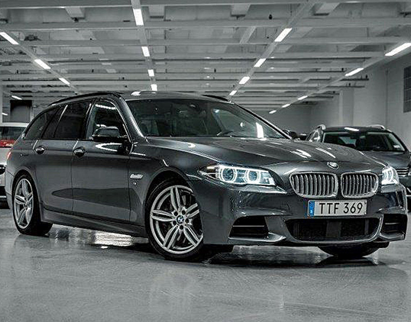 Grå metallic BMW 550I Touring med M-sport paket stulen i Strängnäs