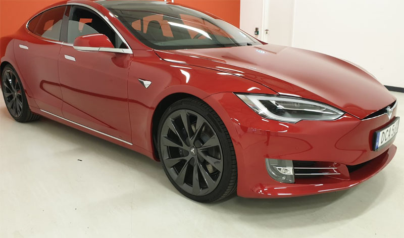 Röd metallic Tesla Model S 100 Single speed AWD stulen i Västra Frölunda, Göteborg