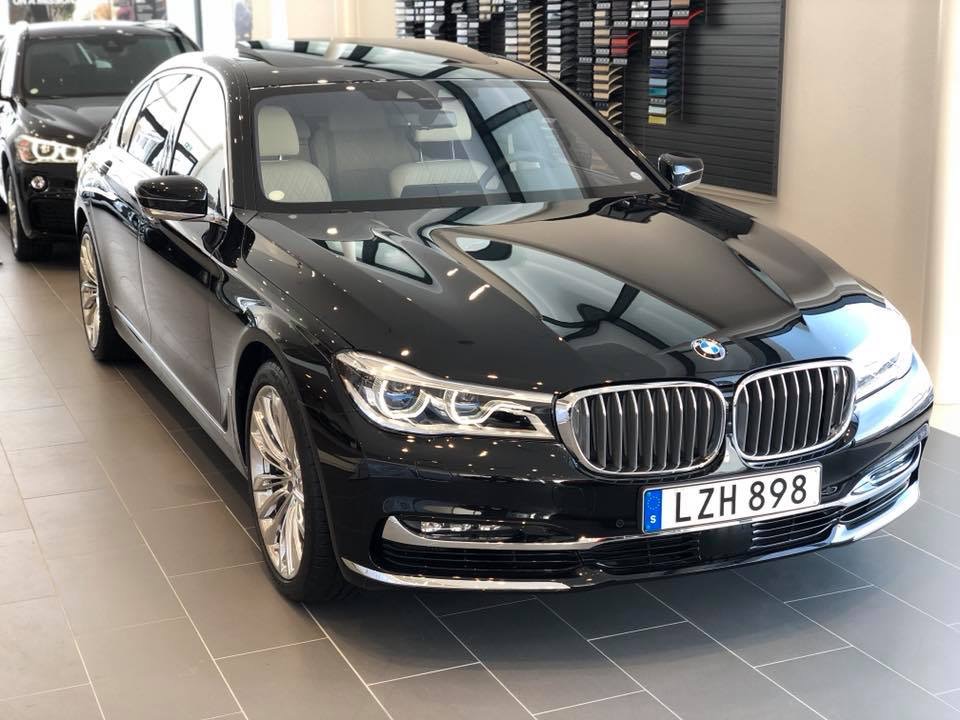 Svart BMW 760 stulen i Linköping