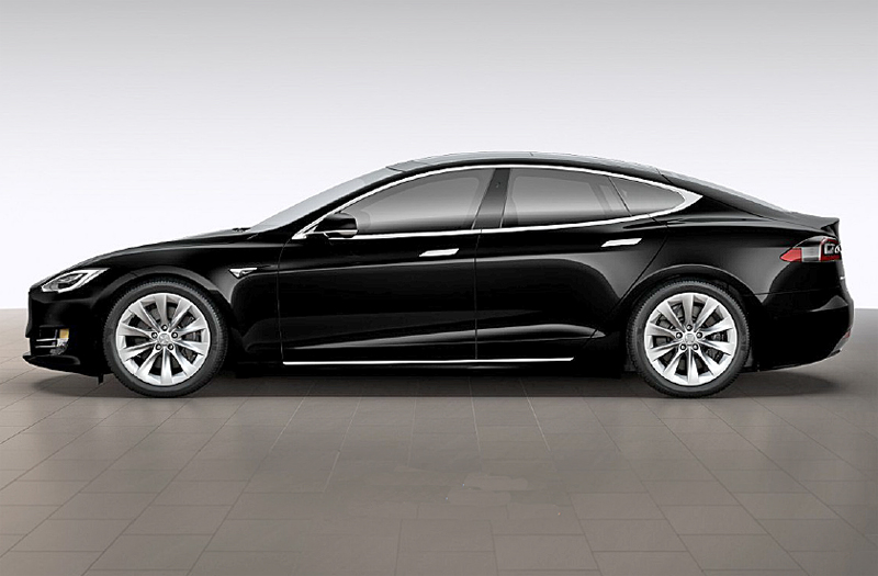 Svart Tesla Model S stulen i Halmstad