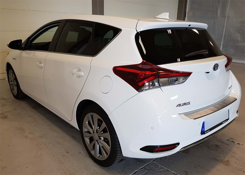 Vit Toyota Auris Hybrid stulen i Slottsstaden, Malmö