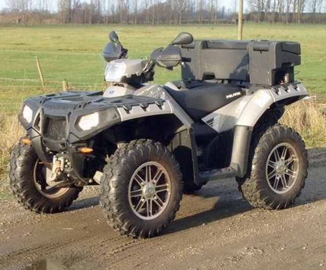 Grå fyrhjuling Polaris 550 Sportsman 550 EF stulen i Bygdsiljum